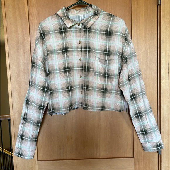 NWT BP Medium Women’s Cropped Long Sleeve Button Down Green/Ivory Plaid - Picture 5 of 10